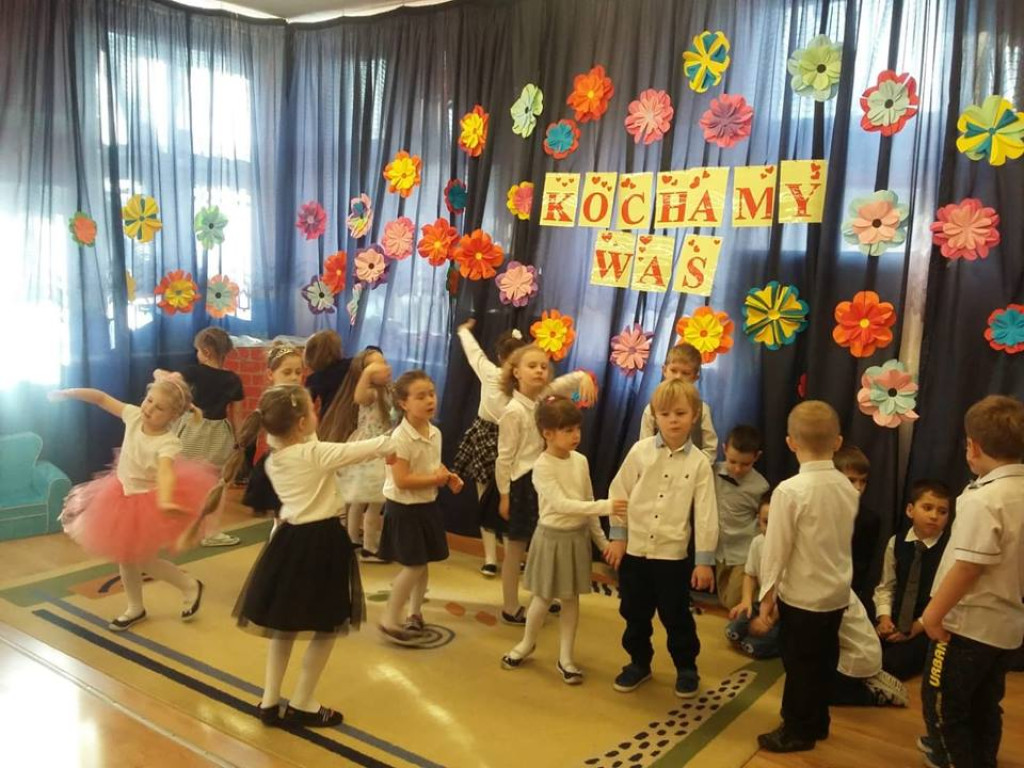 Bo Babcia i Dziadek to nasze są skarby ,malują uśmiech bez pędzla i farby