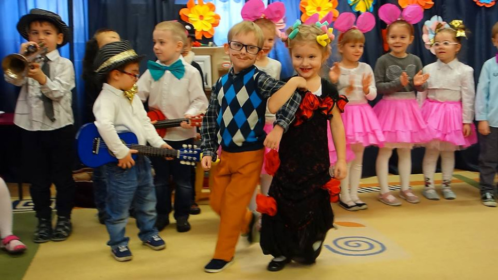 Bo Babcia i Dziadek to nasze są skarby ,malują uśmiech bez pędzla i farby