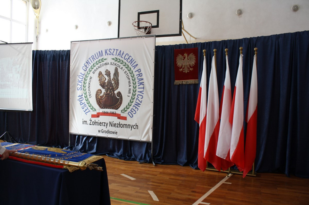 Zespół Szkół Centrum Kształcenia Praktycznego w Grodkowie z nowym patronem i sztandarem