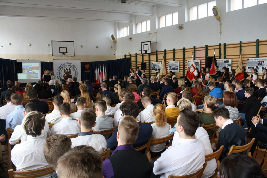 Zespół Szkół Centrum Kształcenia Praktycznego w Grodkowie z nowym patronem i sztandarem