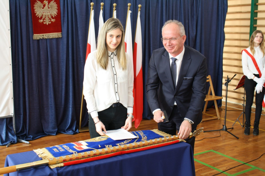 Zespół Szkół Centrum Kształcenia Praktycznego w Grodkowie z nowym patronem i sztandarem