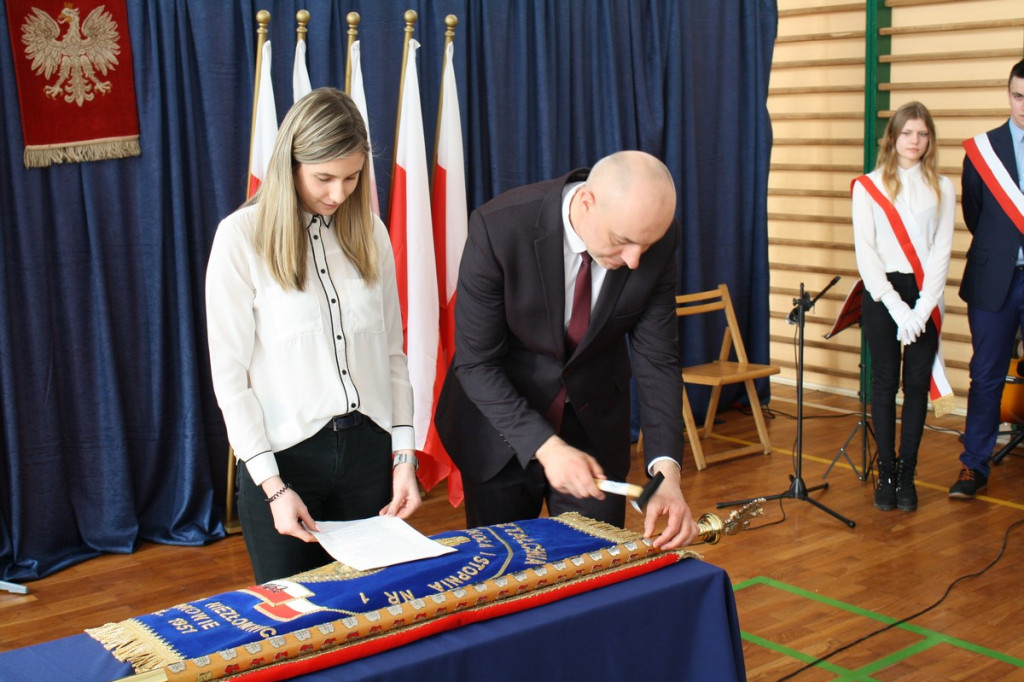 Zespół Szkół Centrum Kształcenia Praktycznego w Grodkowie z nowym patronem i sztandarem