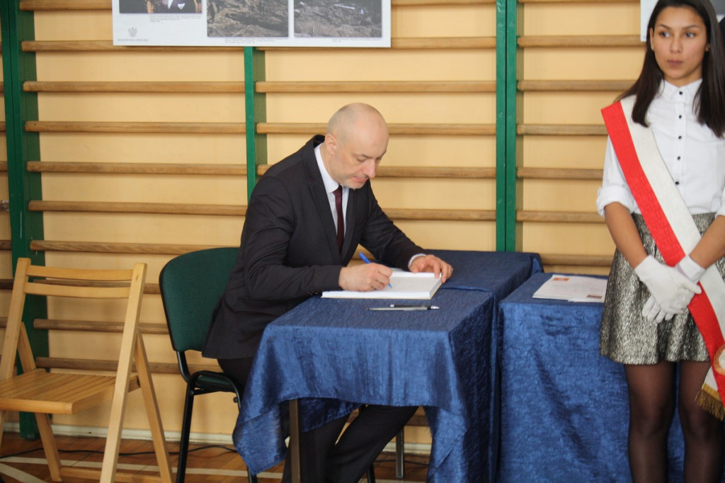 Zespół Szkół Centrum Kształcenia Praktycznego w Grodkowie z nowym patronem i sztandarem