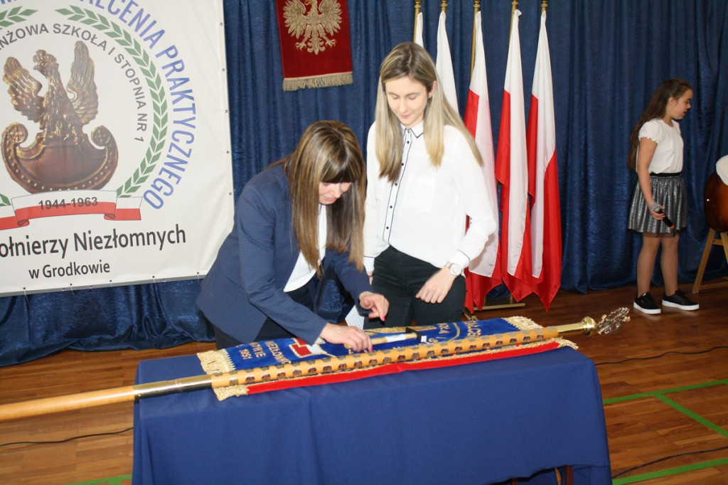 Zespół Szkół Centrum Kształcenia Praktycznego w Grodkowie z nowym patronem i sztandarem