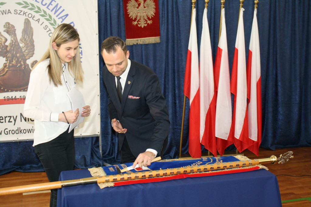 Zespół Szkół Centrum Kształcenia Praktycznego w Grodkowie z nowym patronem i sztandarem