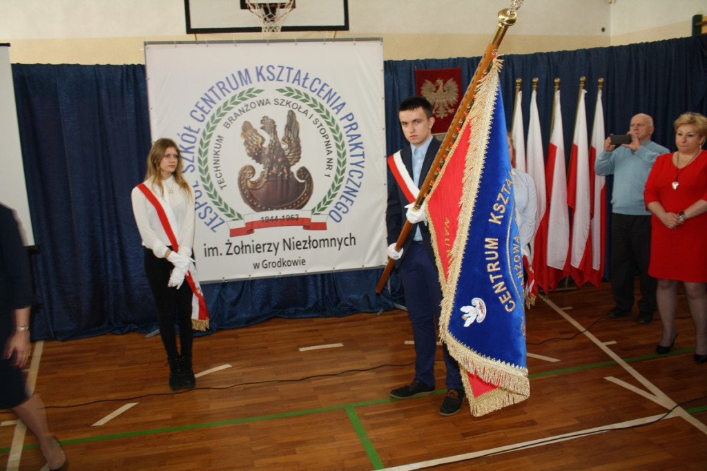 Zespół Szkół Centrum Kształcenia Praktycznego w Grodkowie z nowym patronem i sztandarem