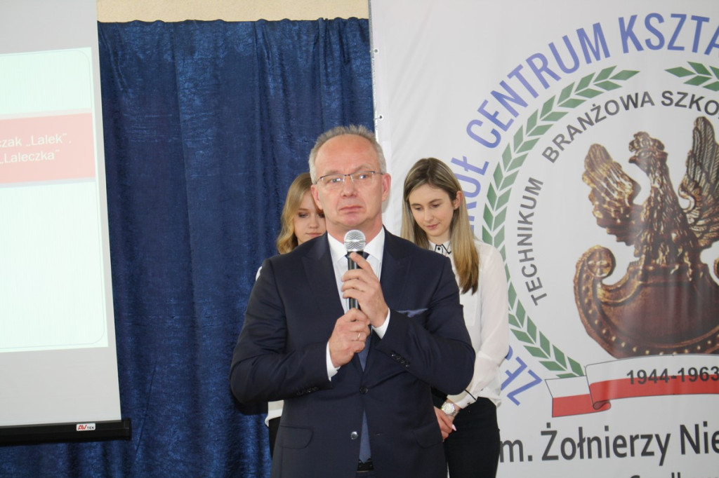 Zespół Szkół Centrum Kształcenia Praktycznego w Grodkowie z nowym patronem i sztandarem