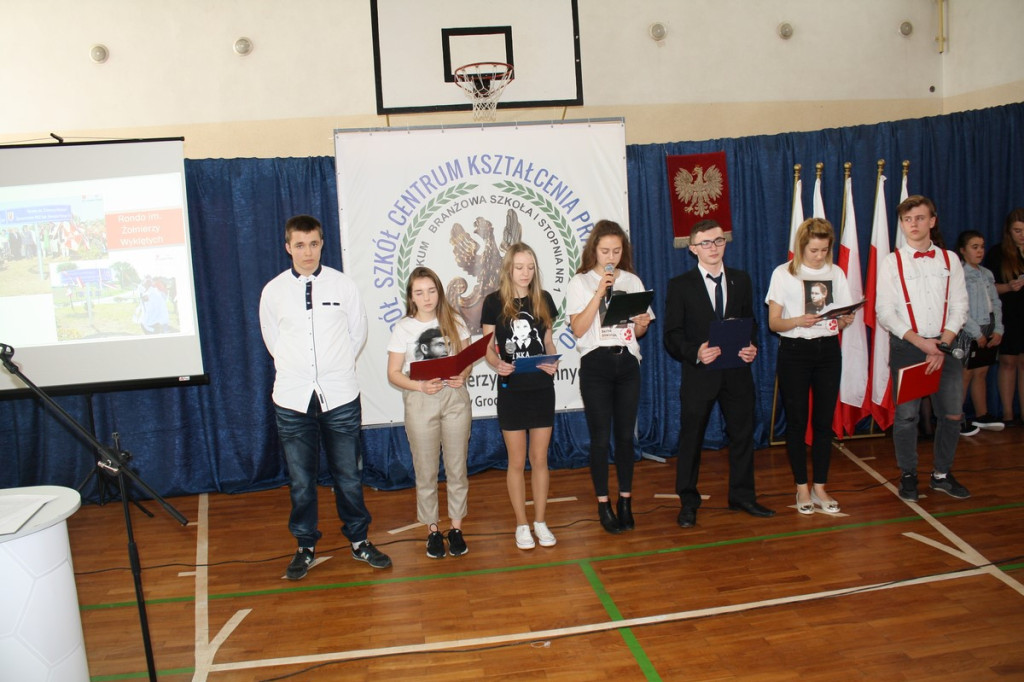 Zespół Szkół Centrum Kształcenia Praktycznego w Grodkowie z nowym patronem i sztandarem