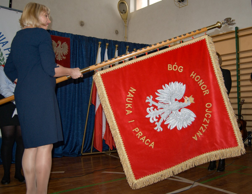 Zespół Szkół Centrum Kształcenia Praktycznego w Grodkowie z nowym patronem i sztandarem