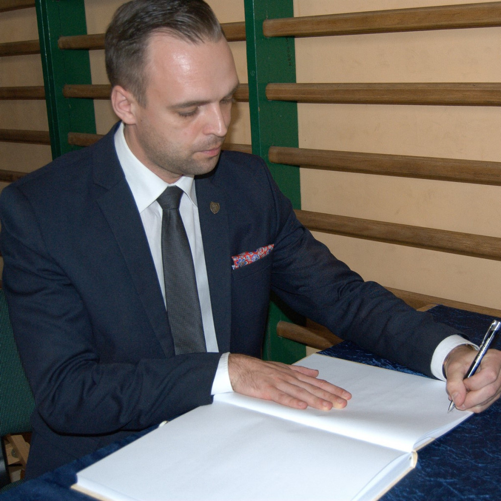 Zespół Szkół Centrum Kształcenia Praktycznego w Grodkowie z nowym patronem i sztandarem