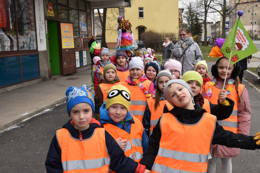 Przegonili zimę i powitali wiosnę. Marzanny można podziwiać na brzeskim zamku