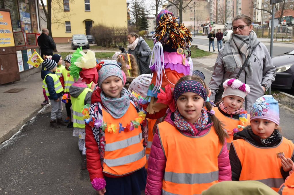 Przegonili zimę i powitali wiosnę. Marzanny można podziwiać na brzeskim zamku