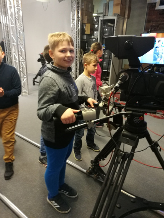 Wycieczka uczniów Publicznej Szkoły Podstawowej  w Lewinie Brzeskim do TVP Opole