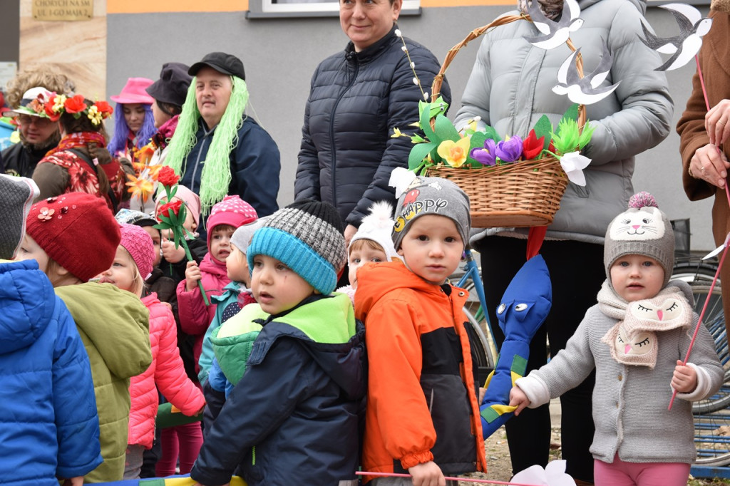 Przegonili zimę i powitali wiosnę. Marzanny można podziwiać na brzeskim zamku