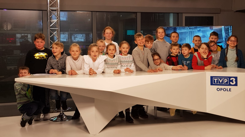 Wycieczka uczniów Publicznej Szkoły Podstawowej  w Lewinie Brzeskim do TVP Opole
