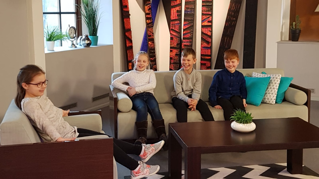 Wycieczka uczniów Publicznej Szkoły Podstawowej  w Lewinie Brzeskim do TVP Opole