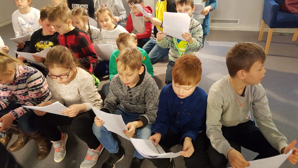 Wycieczka uczniów Publicznej Szkoły Podstawowej  w Lewinie Brzeskim do TVP Opole