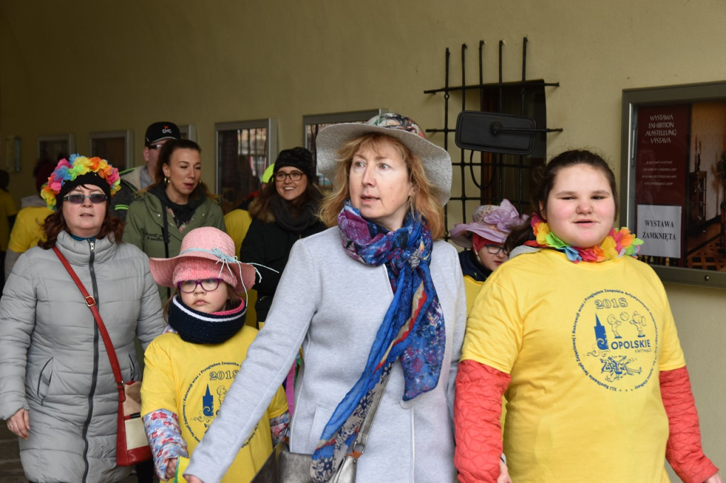 Przegonili zimę i powitali wiosnę. Marzanny można podziwiać na brzeskim zamku