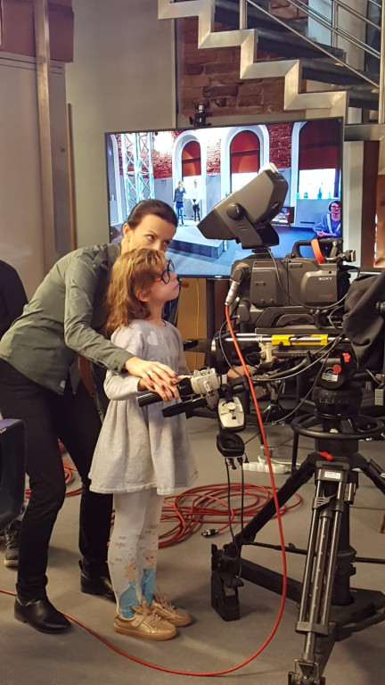 Wycieczka uczniów Publicznej Szkoły Podstawowej  w Lewinie Brzeskim do TVP Opole