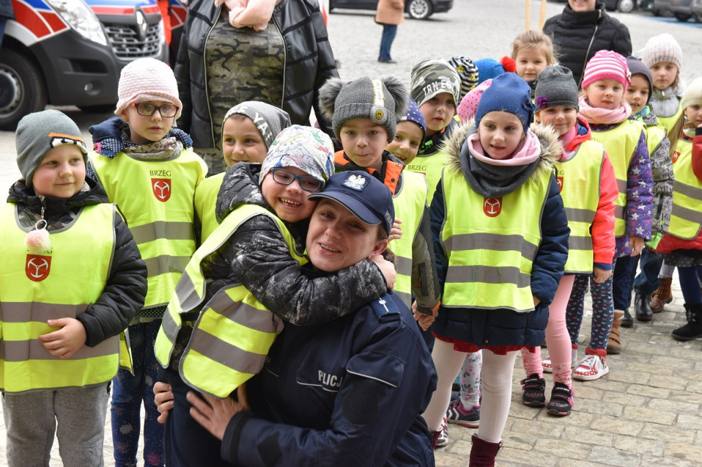Przegonili zimę i powitali wiosnę. Marzanny można podziwiać na brzeskim zamku