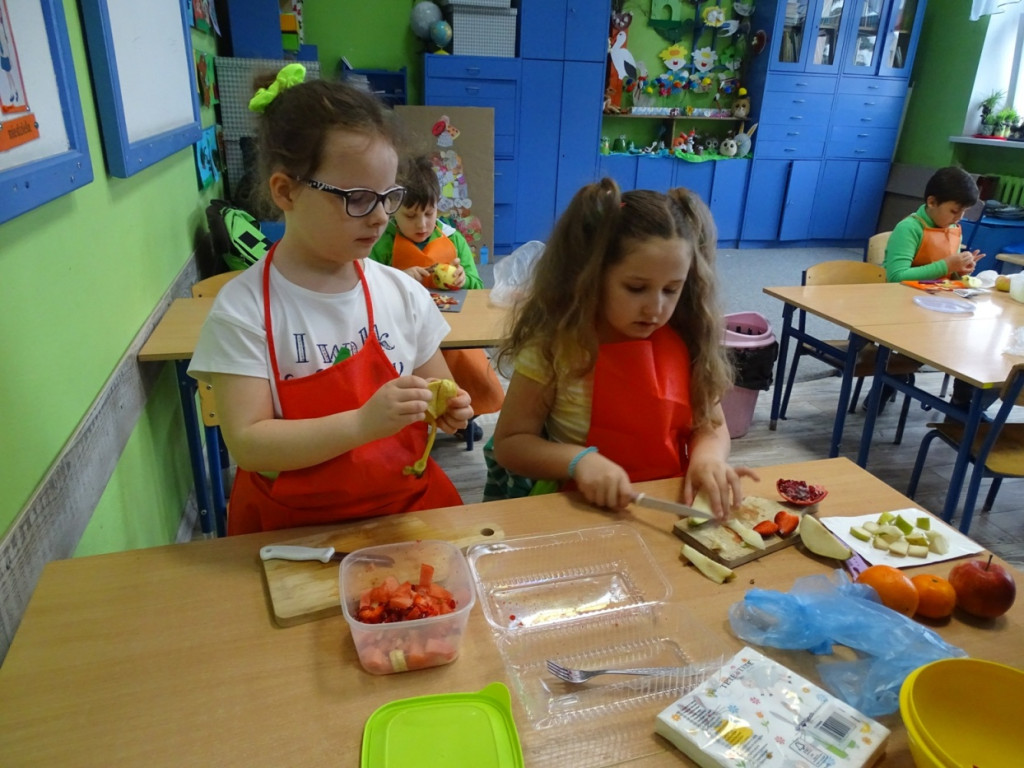 Zdrowe powitanie Wiosny przez klasy I - III w PSP w Lewinie Brzeskim