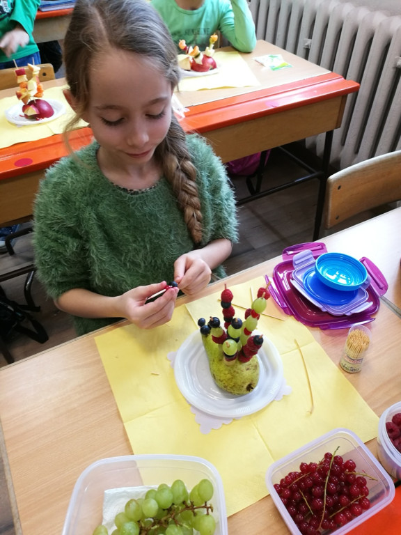 Zdrowe powitanie Wiosny przez klasy I - III w PSP w Lewinie Brzeskim