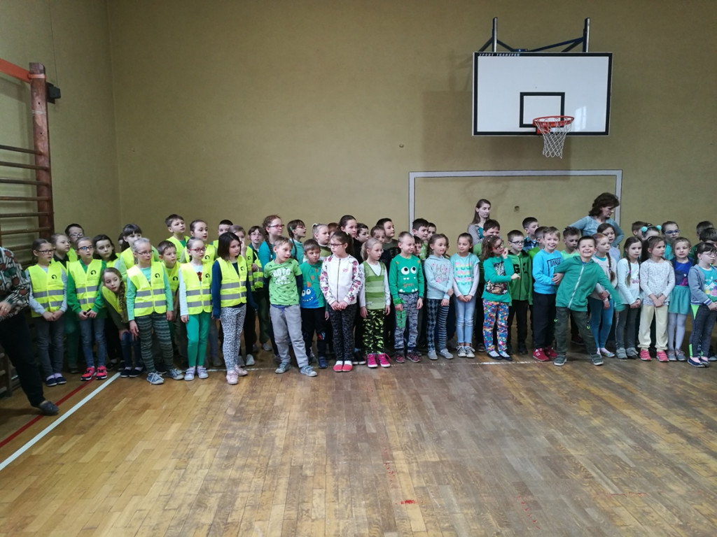 Zdrowe powitanie Wiosny przez klasy I - III w PSP w Lewinie Brzeskim