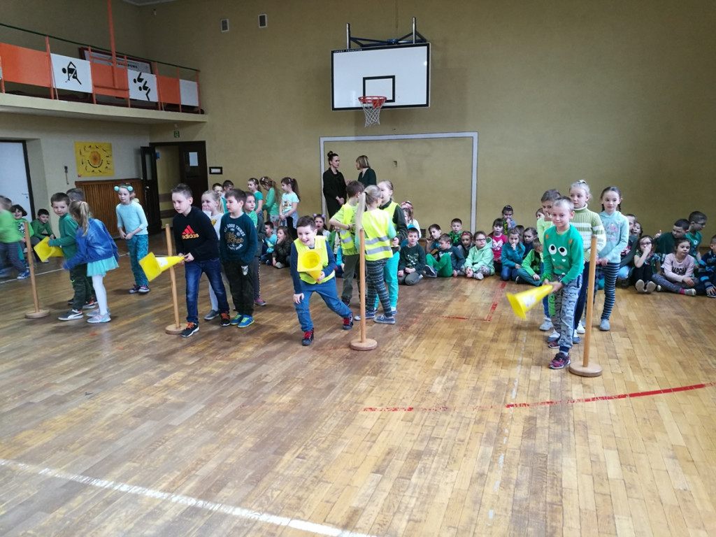 Zdrowe powitanie Wiosny przez klasy I - III w PSP w Lewinie Brzeskim