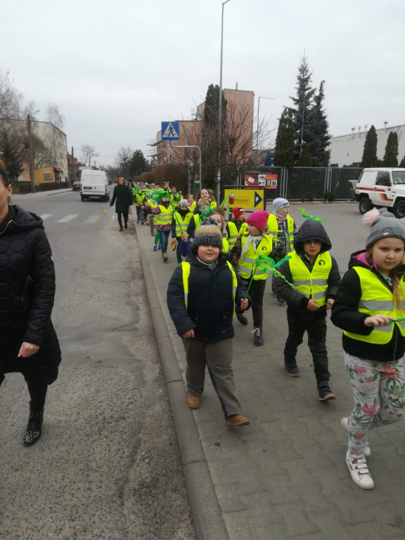 Zdrowe powitanie Wiosny przez klasy I - III w PSP w Lewinie Brzeskim