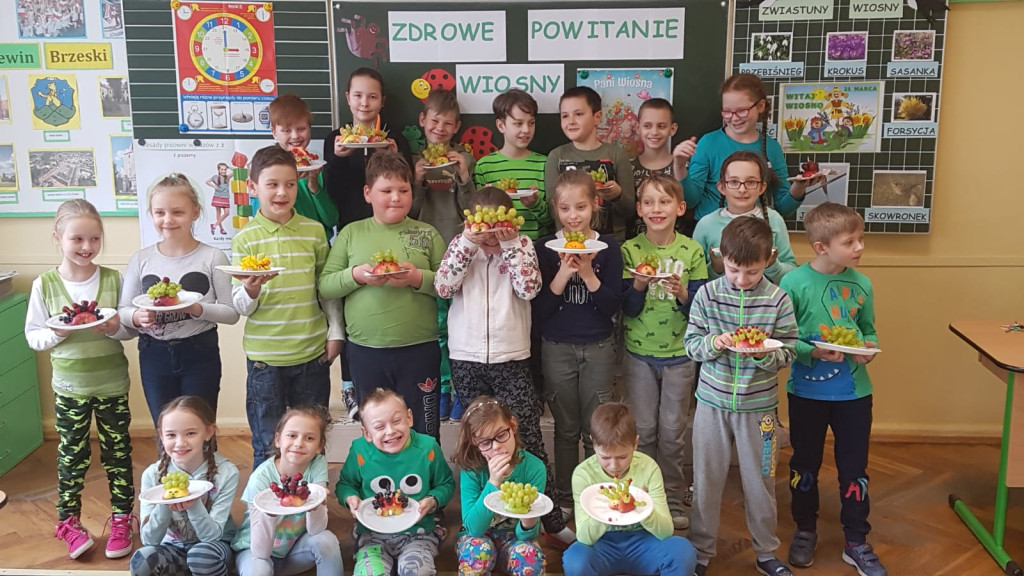 Zdrowe powitanie Wiosny przez klasy I - III w PSP w Lewinie Brzeskim