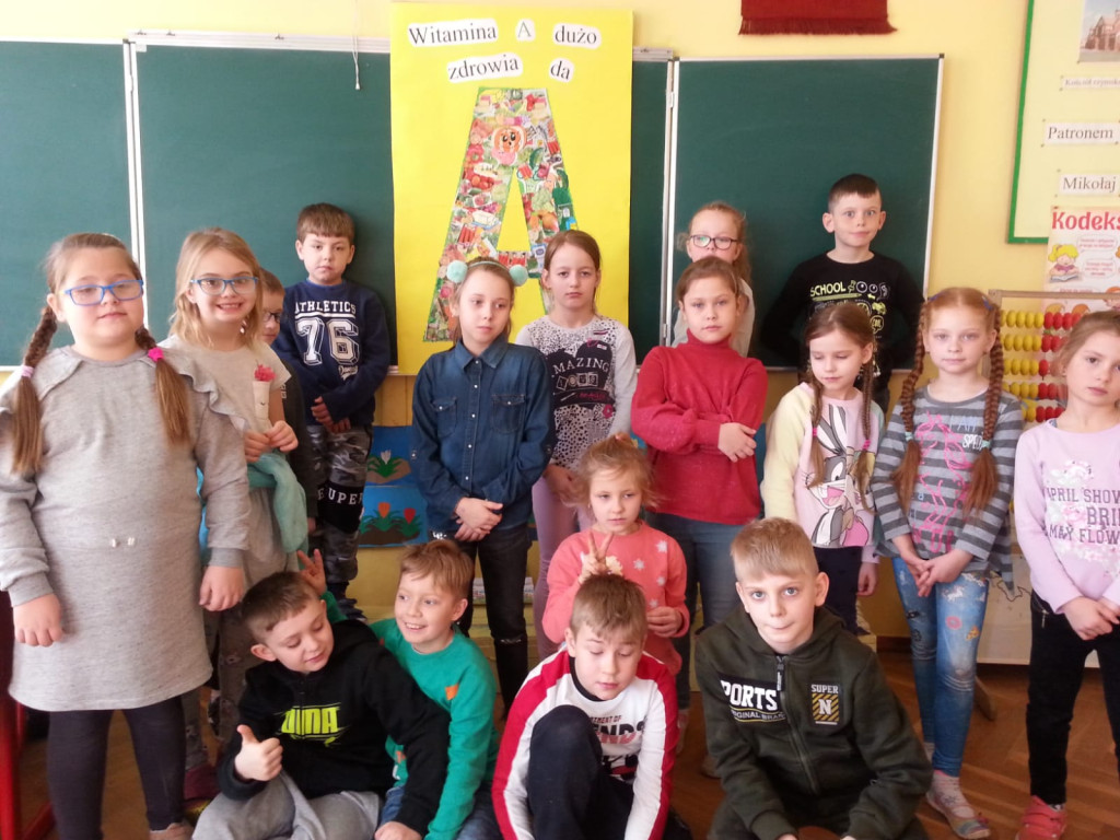 Zdrowe powitanie Wiosny przez klasy I - III w PSP w Lewinie Brzeskim