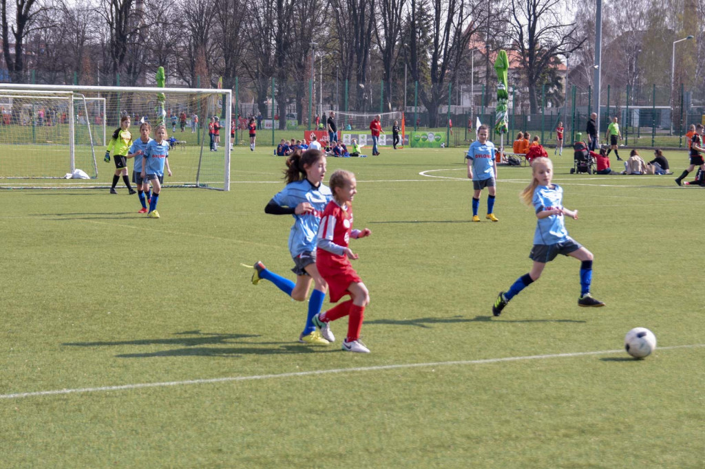 Młodzi piłkarze rywalizowali na miejskim stadionie w Brzegu