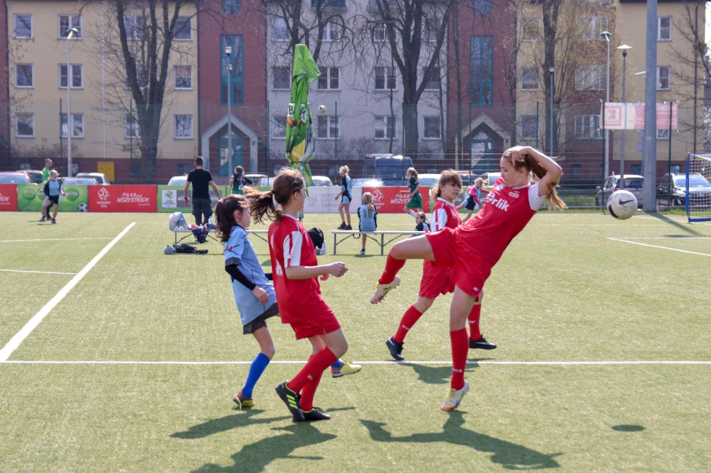 Młodzi piłkarze rywalizowali na miejskim stadionie w Brzegu