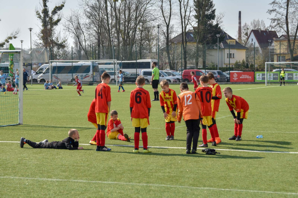 Młodzi piłkarze rywalizowali na miejskim stadionie w Brzegu