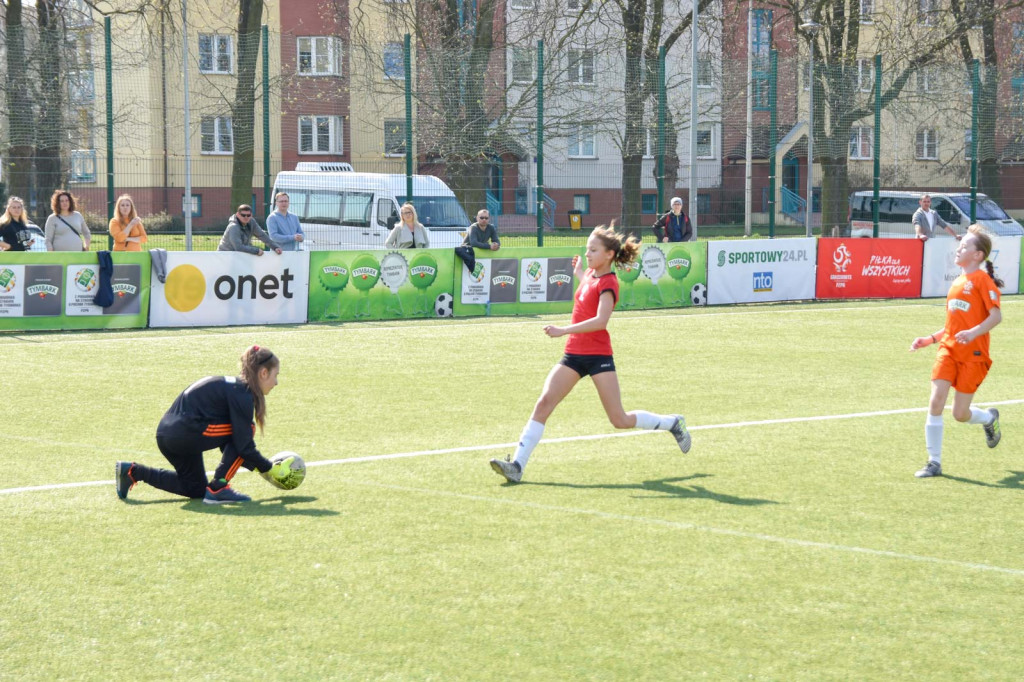 Młodzi piłkarze rywalizowali na miejskim stadionie w Brzegu