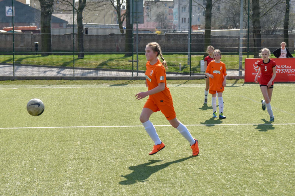 Młodzi piłkarze rywalizowali na miejskim stadionie w Brzegu