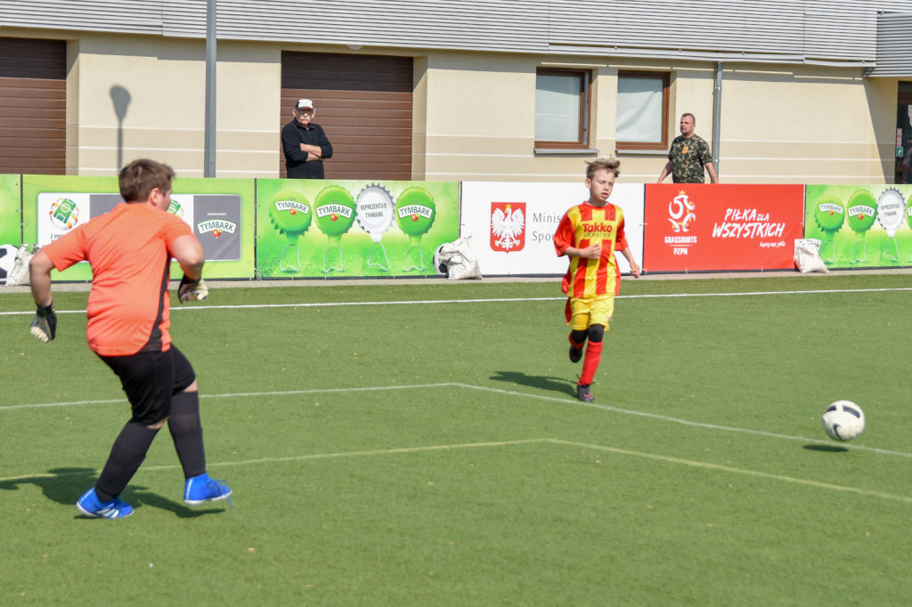 Młodzi piłkarze rywalizowali na miejskim stadionie w Brzegu