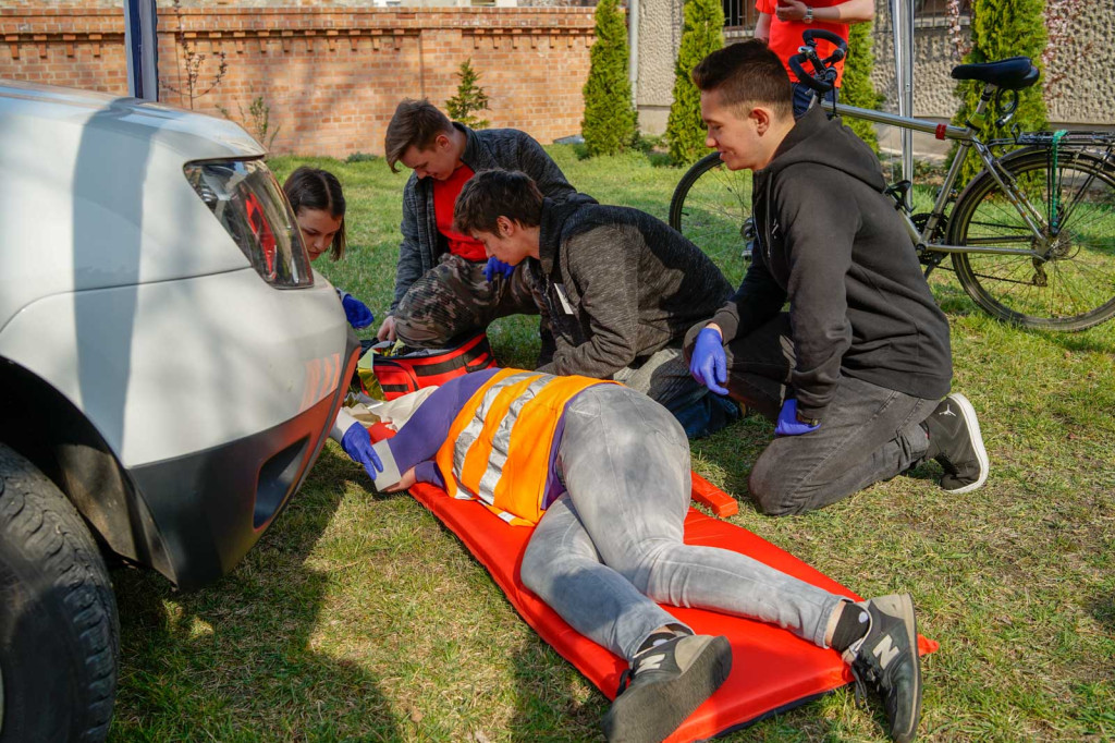 Pokazali, jak ratować życie. IV Mistrzostwa Pierwszej Pomocy o Puchar Dyrektora ZSM w Brzegu