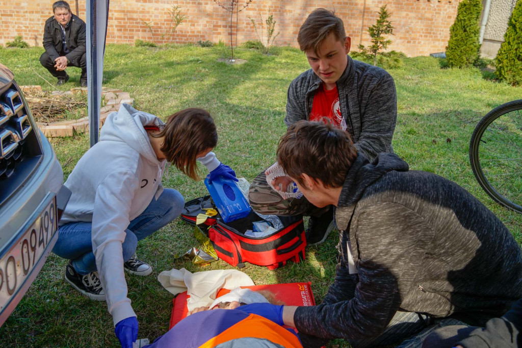 Pokazali, jak ratować życie. IV Mistrzostwa Pierwszej Pomocy o Puchar Dyrektora ZSM w Brzegu