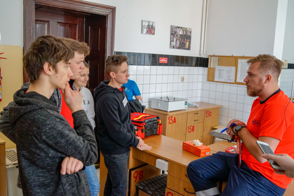 Pokazali, jak ratować życie. IV Mistrzostwa Pierwszej Pomocy o Puchar Dyrektora ZSM w Brzegu