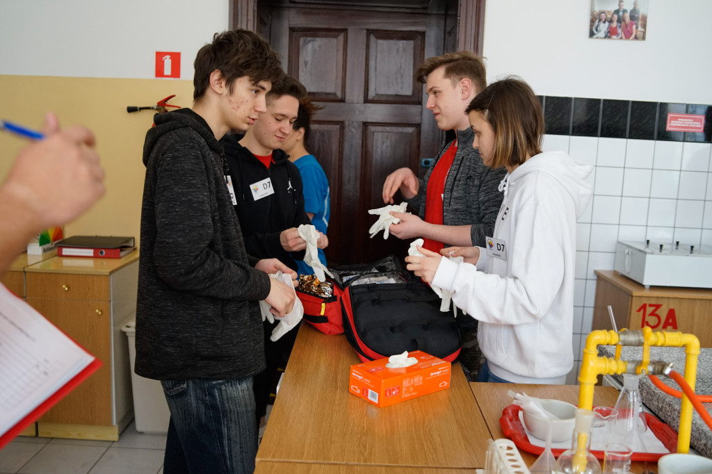 Pokazali, jak ratować życie. IV Mistrzostwa Pierwszej Pomocy o Puchar Dyrektora ZSM w Brzegu