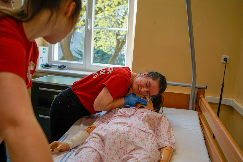 Pokazali, jak ratować życie. IV Mistrzostwa Pierwszej Pomocy o Puchar Dyrektora ZSM w Brzegu