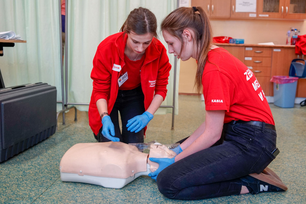 Pokazali, jak ratować życie. IV Mistrzostwa Pierwszej Pomocy o Puchar Dyrektora ZSM w Brzegu