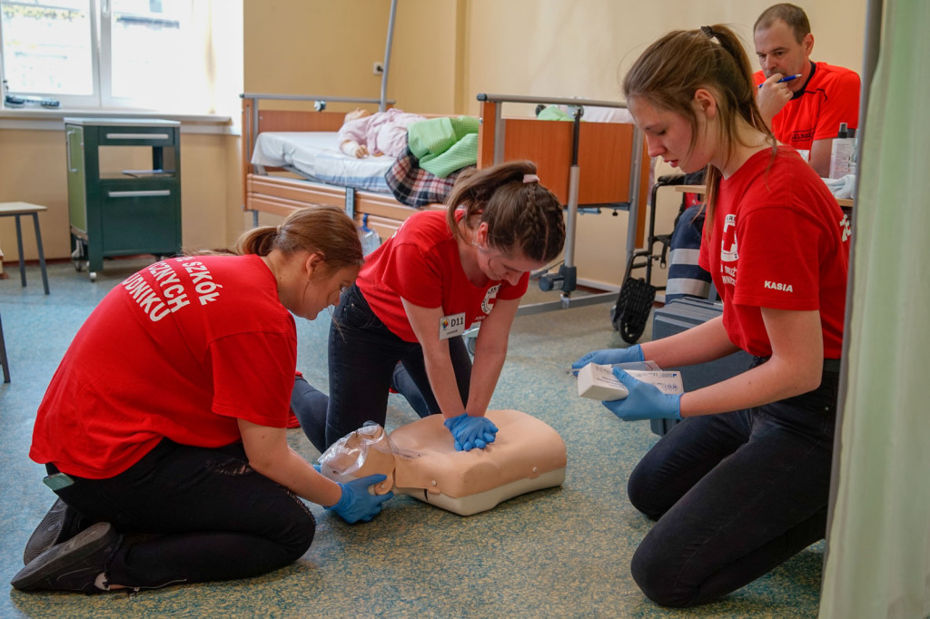 Pokazali, jak ratować życie. IV Mistrzostwa Pierwszej Pomocy o Puchar Dyrektora ZSM w Brzegu