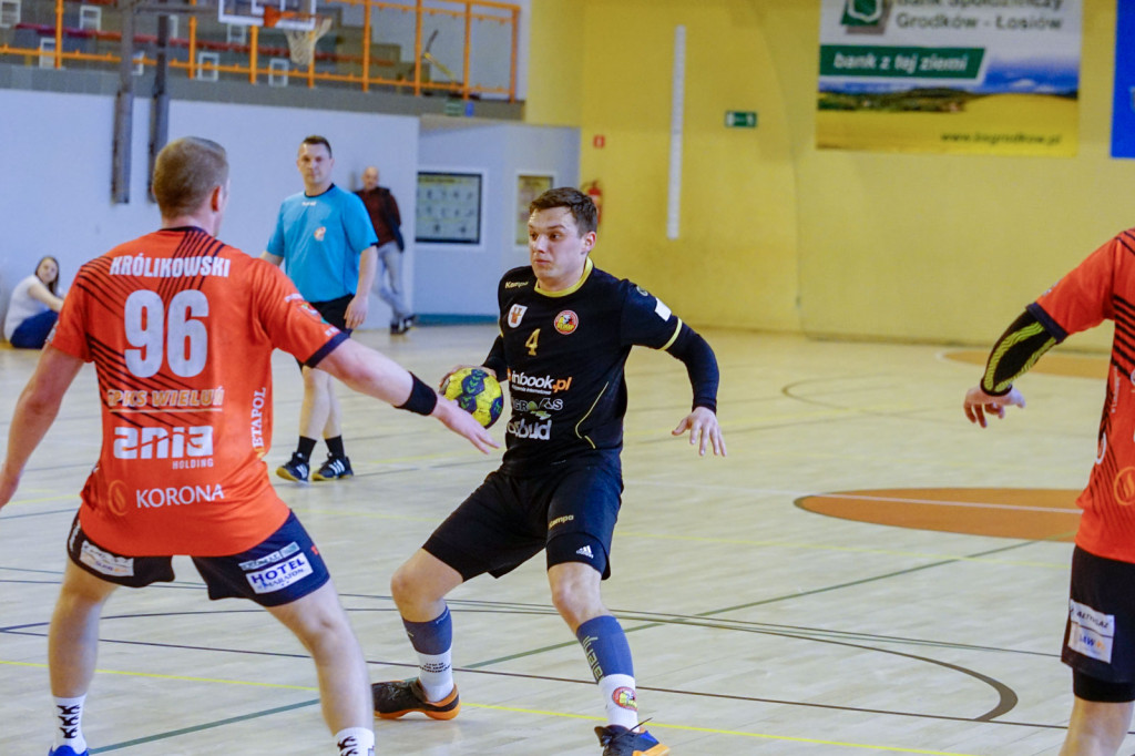 Trzecia porażka z rzędu. Olimp przegrał z MKS-em Wieluń