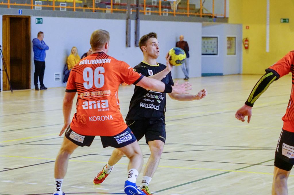 Trzecia porażka z rzędu. Olimp przegrał z MKS-em Wieluń