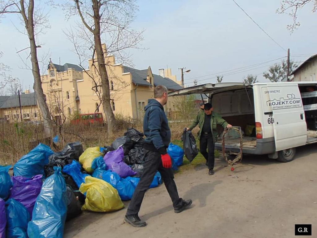 Przy pałacu w Kopicach zapanował porządek