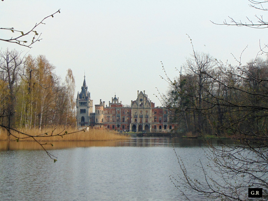 Przy pałacu w Kopicach zapanował porządek