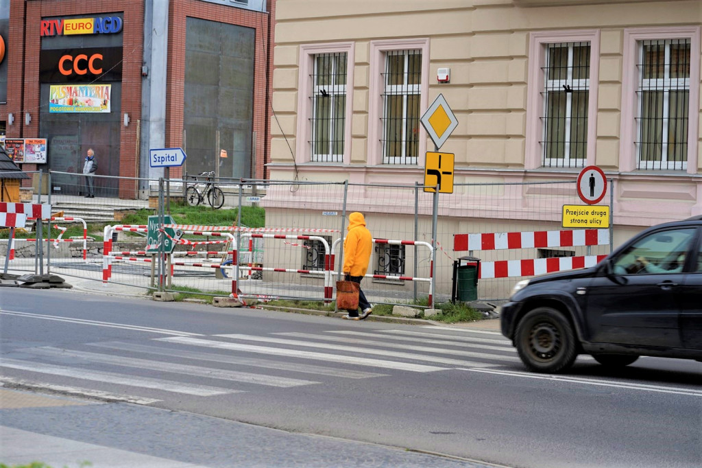 Piesi lekceważą zmianę organizacji ruchu. Posypały się pierwsze mandaty
