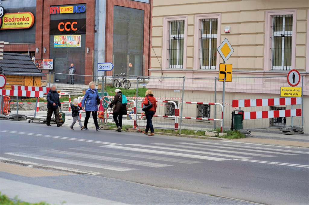 Piesi lekceważą zmianę organizacji ruchu. Posypały się pierwsze mandaty